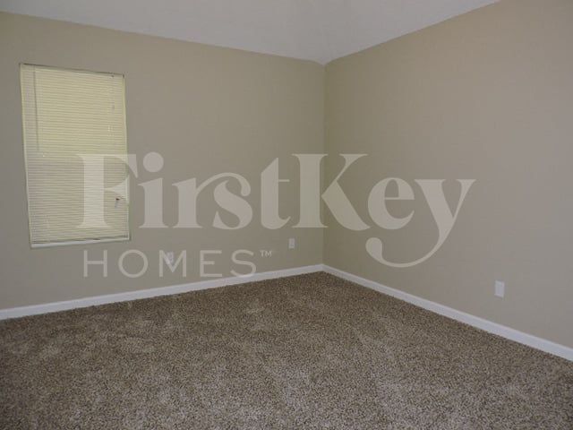 Building Photo - 2631 Parkview Dr