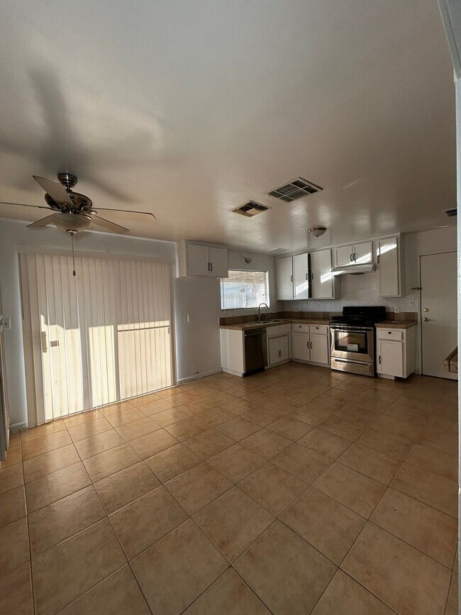 Building Photo - 3 Bedroom Home with Solar and 2-Car Garage