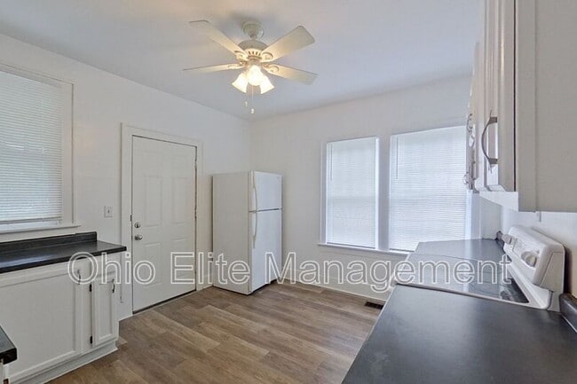 Building Photo - 461 Reinhard Ave