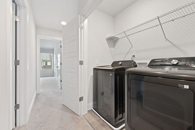 Building Photo - Available NOW! 2BR/2.5BA Townhouse in Mebane