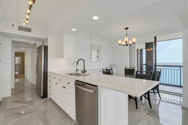 Building Photo - 5380 N Ocean Dr