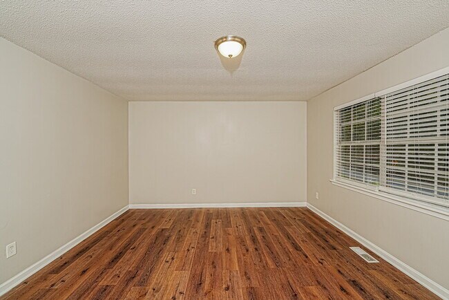 Building Photo - 1684 Brewster Rd