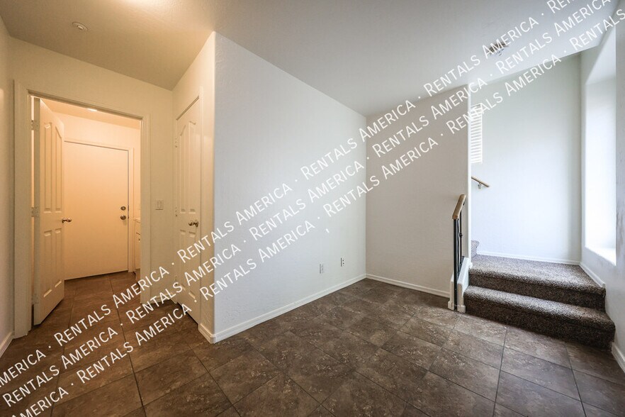 Building Photo - 747 N Port Dr