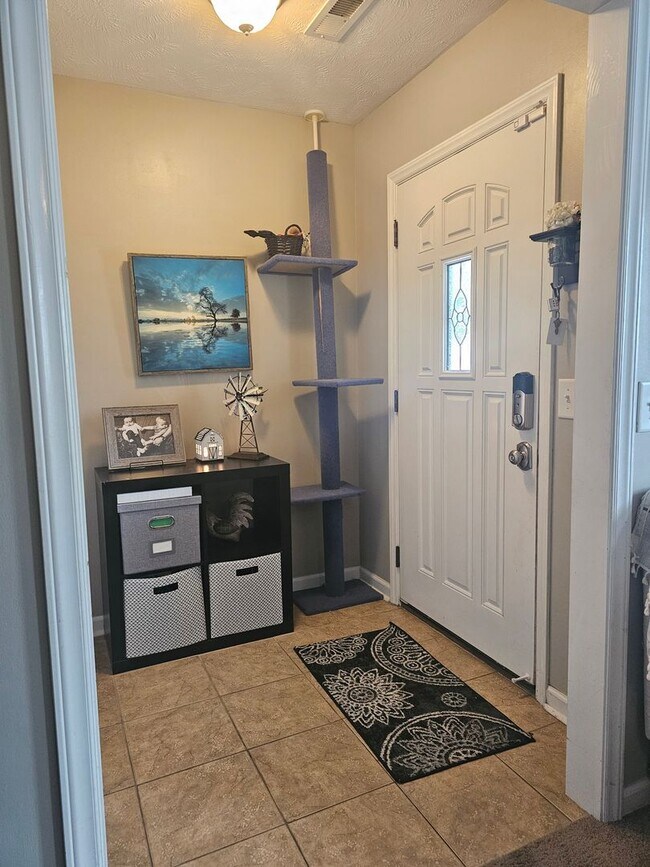 Building Photo - Two-Story Home Located in Lexington Planta...