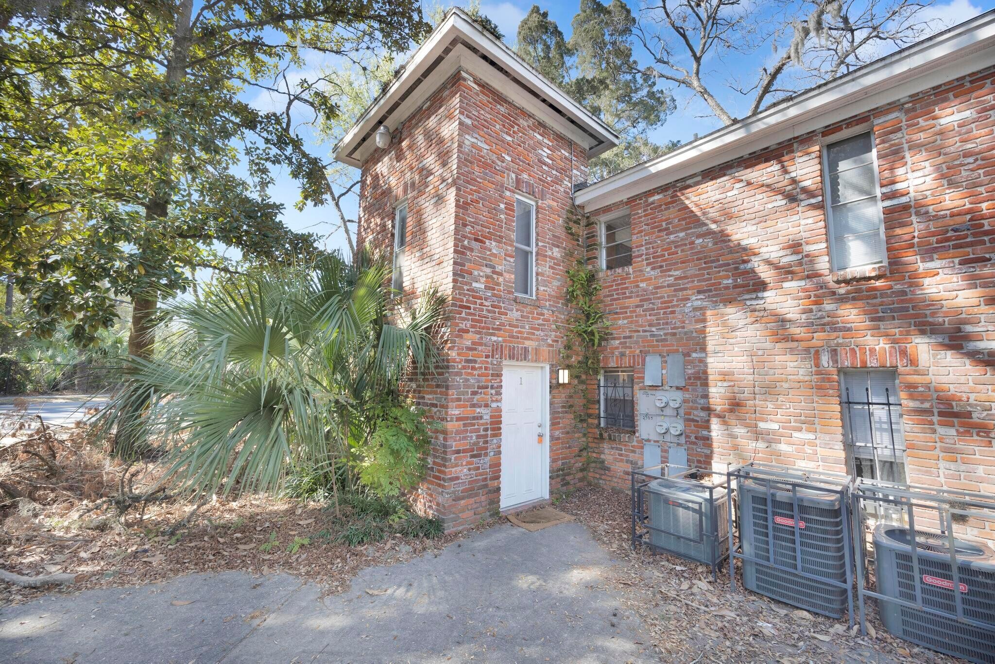 Building Photo - 2325 Spring Park Rd