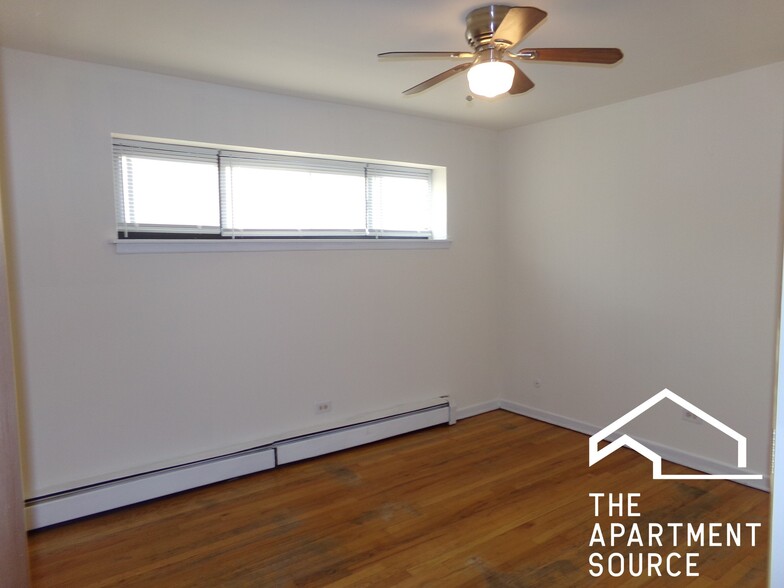 Building Photo - 6006 N Kenmore Ave