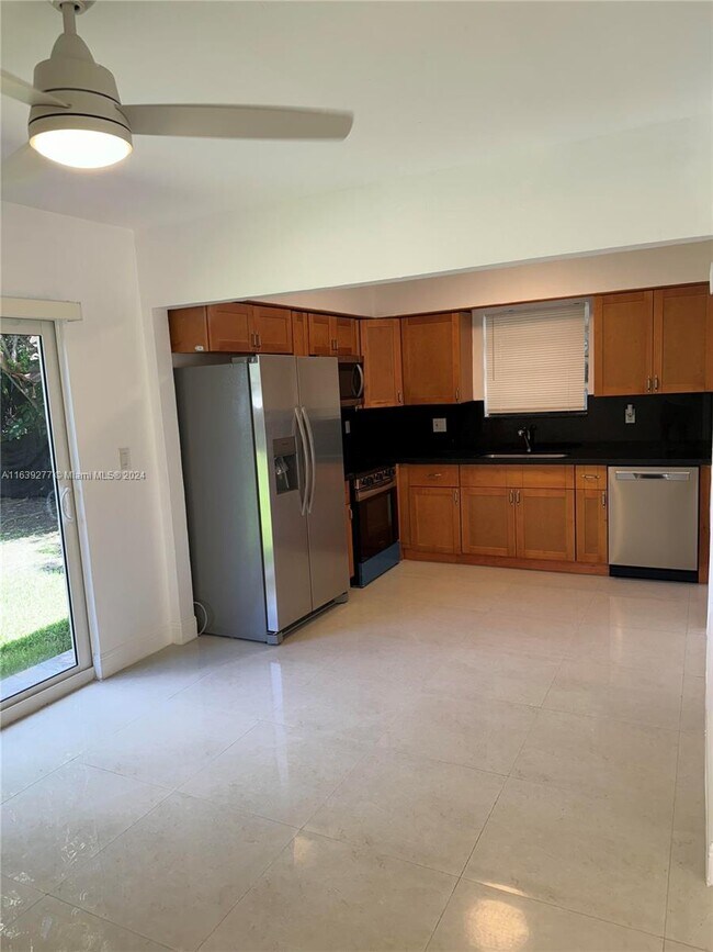 Building Photo - 13824 NE Miami Ct