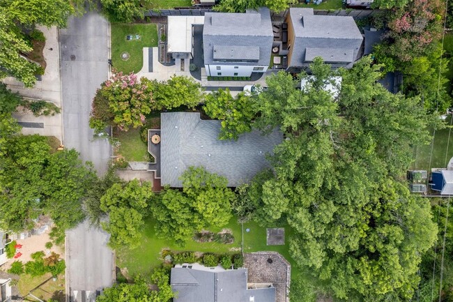 Building Photo - 2116 Glendale Pl