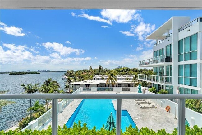 Building Photo - 720 NE 62nd St