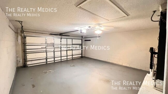 Building Photo - 1553 Ross Dr