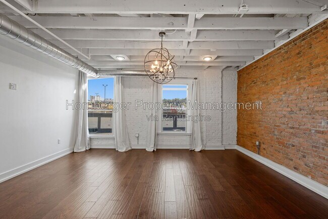 Building Photo - 401 W 1st Ave