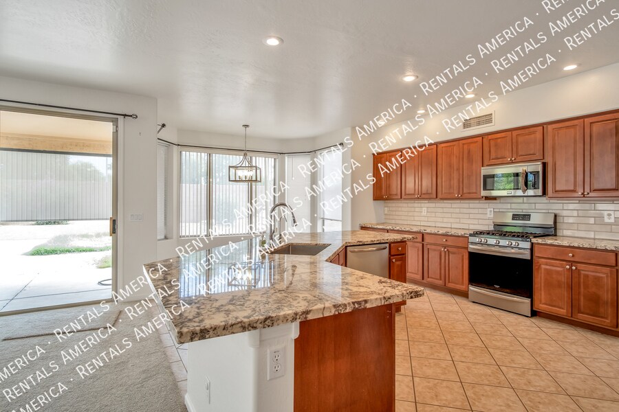 Building Photo - 2631 S Leonard Pl