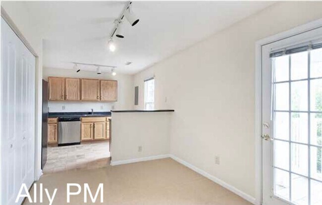 Building Photo - 1313 Villa Way