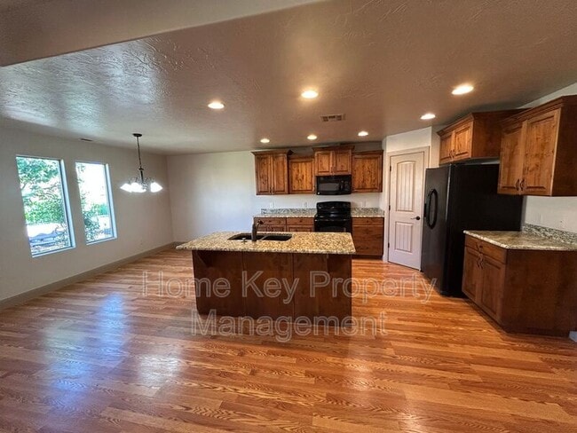 Building Photo - 157 E Foothill Dr