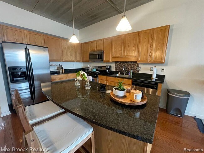 Building Photo - 101 Curry Ave