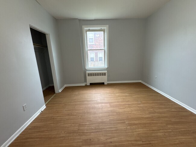 Building Photo - 712 Russellwood Ave