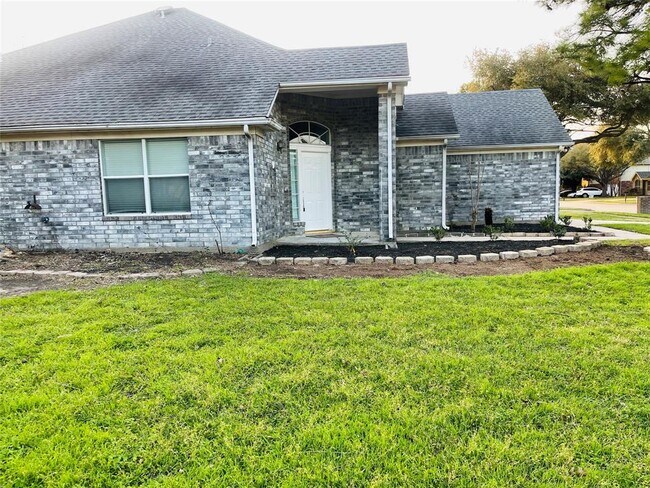 Building Photo - 20803 Lavenderwood Dr