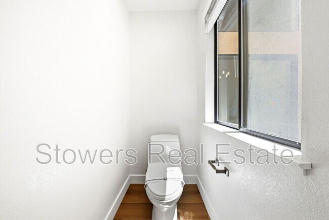 Building Photo - 2033 Raphael Ct