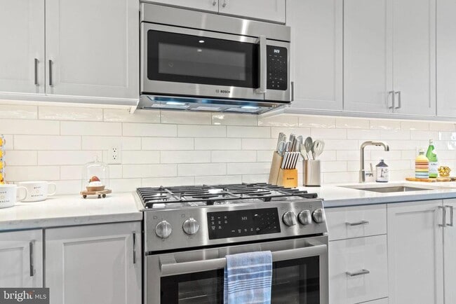 Building Photo - 925 N Fairfax St