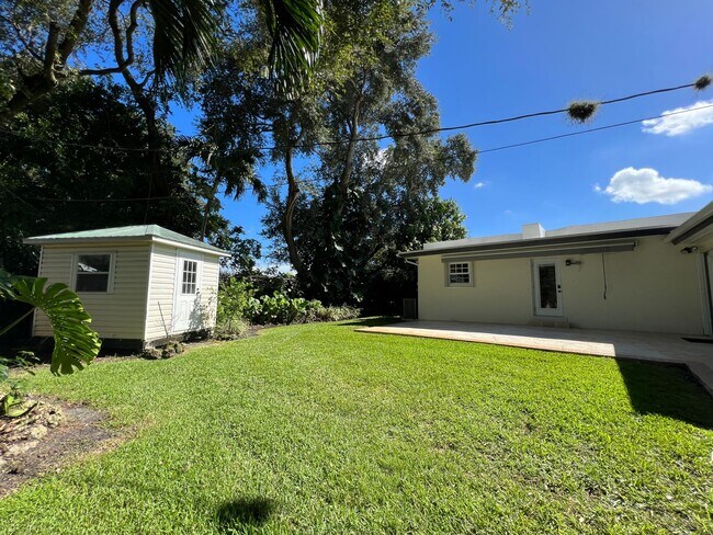 Building Photo - Beautifully appointed 4 Bedrooms, 2 Bathro...