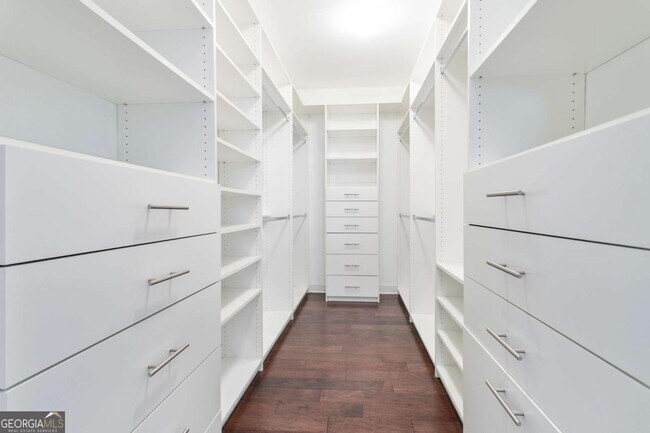 Building Photo - 330 La Perla Dr