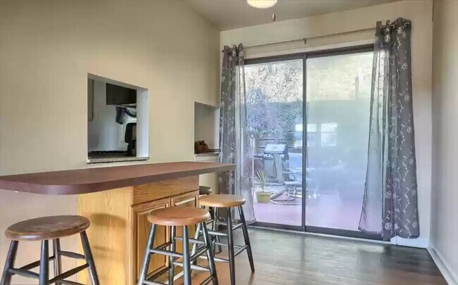 Building Photo - 519 St Marys Dr