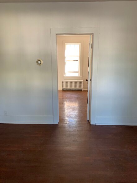 Building Photo - 476 E 3rd Ave