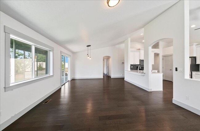 Building Photo - Warm & Welcoming Kuna Rental