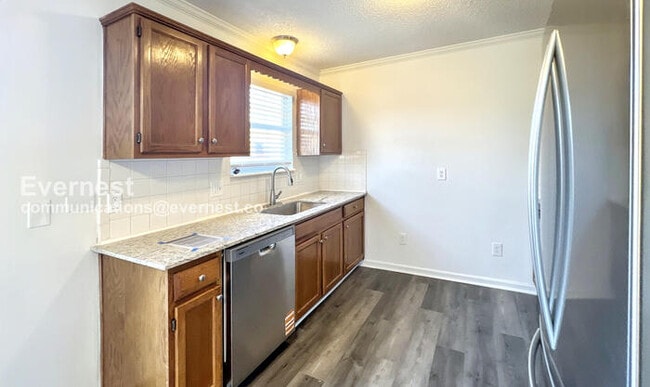 Building Photo - 1021 SE Steeple Dr