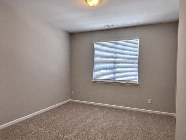Building Photo - 10106 Raven Tree Dr