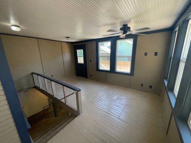 Building Photo - Beautiful 3 Bed 2 Bath House in Great Location! Must See!