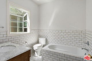 Building Photo - 403 S Bedford Dr