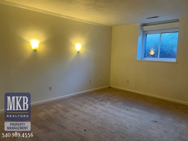 Building Photo - 1 Bedroom 1 Bath Condo at Ridgewood Farms ...