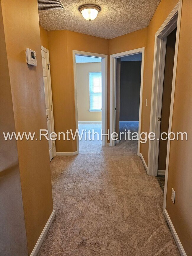 Building Photo - WOW!!! GORGEOUS HOME IN POPULAR CREEKSIDE SUBDIVSION / SWIM / TENNIS / UPGRADES GALLORE