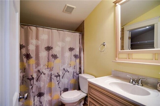 Building Photo - Charming East Nashville Home – Walkable to...