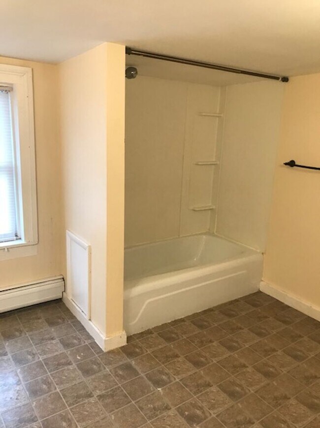 Building Photo - 309 W Broad St