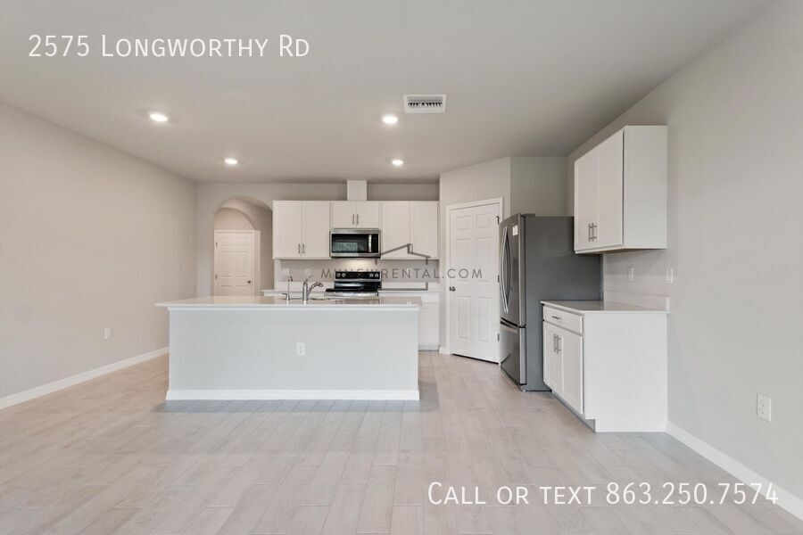 Building Photo - 2575 Longworthy Rd