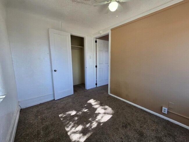 Building Photo - 1824 Rood Ave