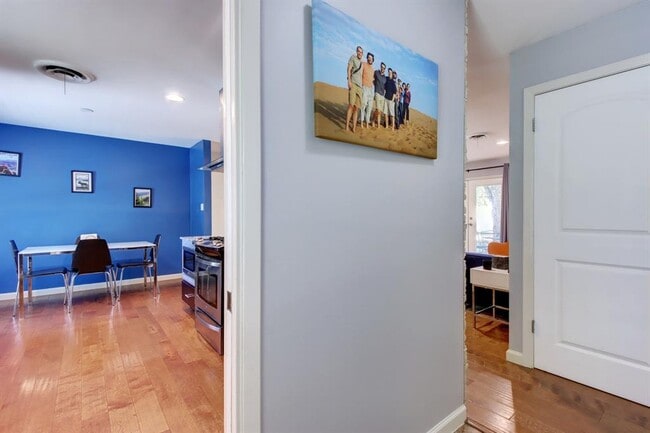 Building Photo - 6709 Columbia Dr