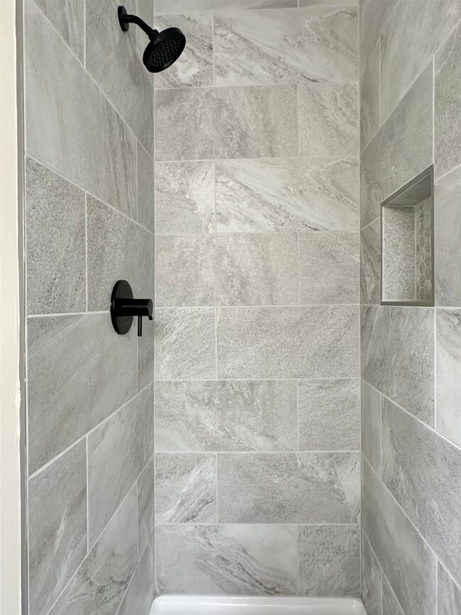 Building Photo - 492 Lundee St