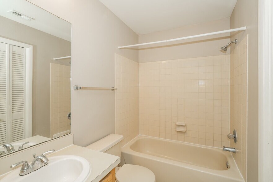 Building Photo - 8905 Bayaud Dr