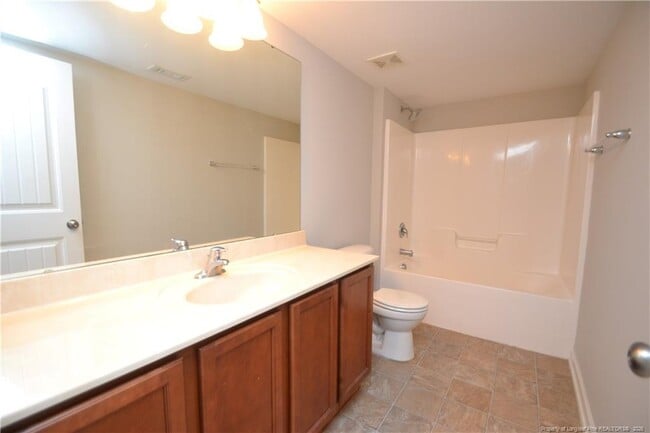 Building Photo - 208 Irving Way