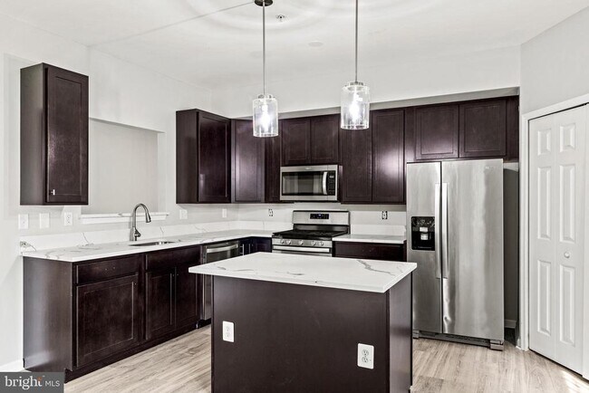 Building Photo - 1 Harbour Heights Dr