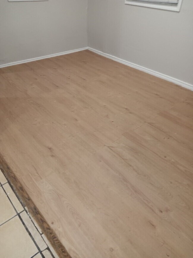 Building Photo - 5902 Pershing St