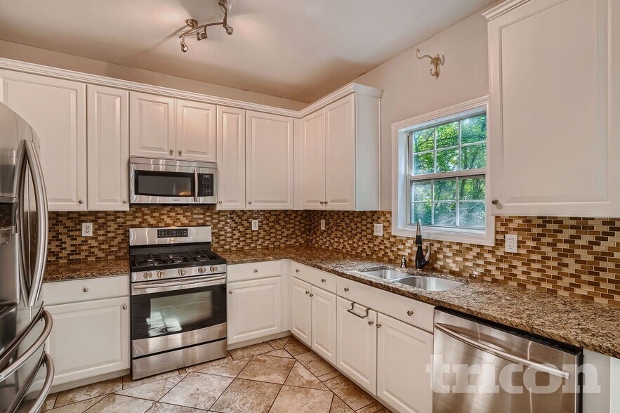 Building Photo - 7255 Lanier Cove Ct