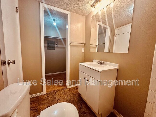 Building Photo - 6016 NW Expressway