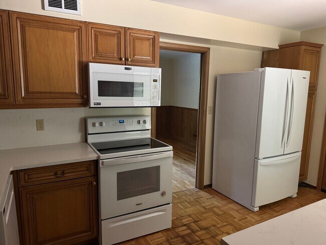 Building Photo - 3 Bedroom Ranch Home - Upper Arlington, OH