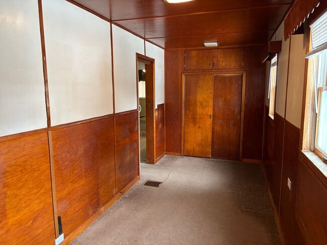 Building Photo - 3 Bedroom House