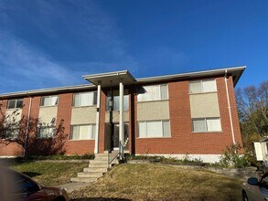 Building Photo - Updated 2 Bedroom One Bath Apt in Florissant!