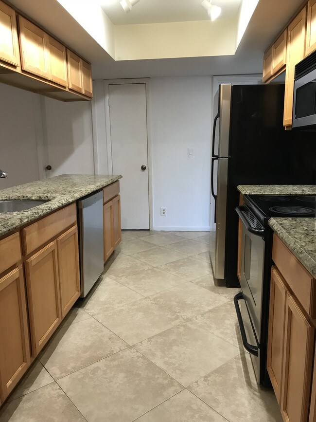 Building Photo - 1305 Periwinkle Pl